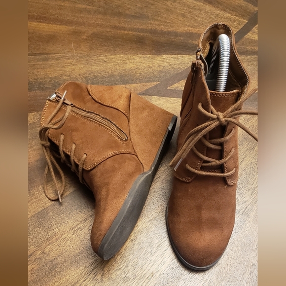 American Rag Womens Baylie Ankle Wedge Boots Sizs 7 - Picture 2 of 10